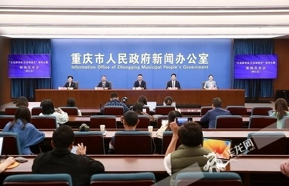 “扛起新使命 区县谈落实”主题新闻发布会（第三十七场）| 黔江区交通枢纽建设驶入快车道 助力区域经济发展新飞跃