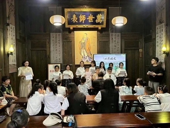 黔江：主题诗会过端午 文化传承度佳节