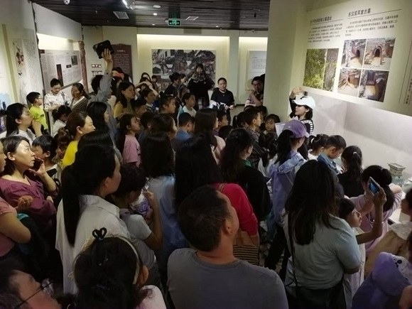 传承与创新！黔江图书馆携手重庆民族博物馆举办文物解说公益活动