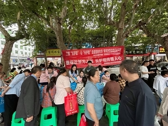 黔江：医保政策为人民 长护相伴暖人心