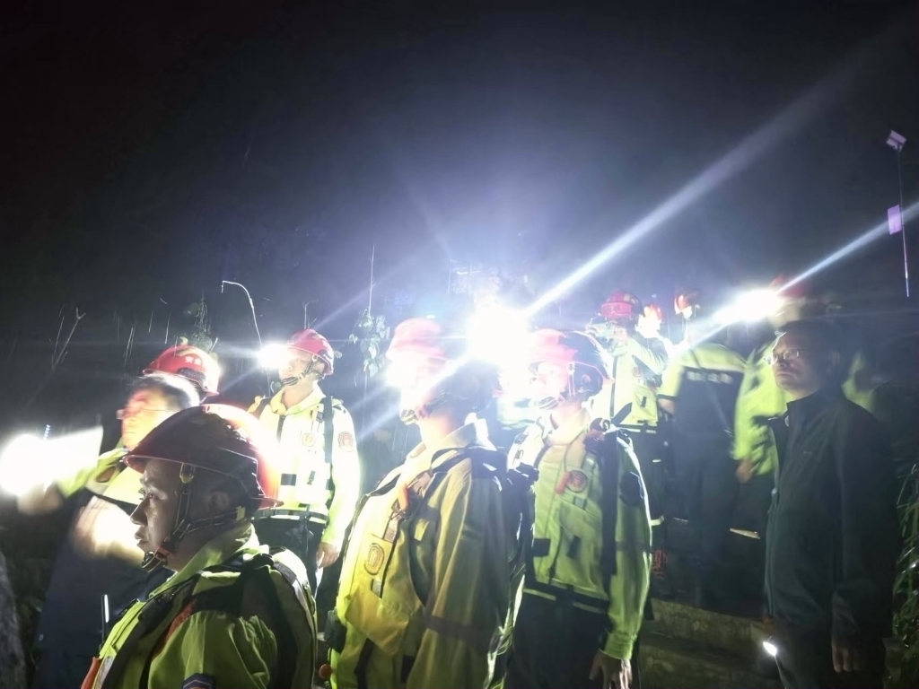 “汛”速行动|黔江：确保洪峰安全过境 他们24小时值守防汛一线