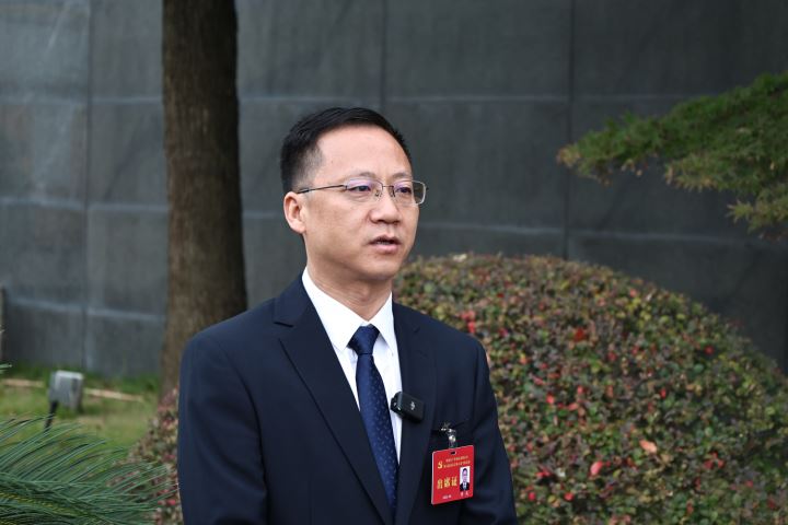 聚焦中等规模现代化人民城市目标一步一个脚印推动建设取得实效——区委五届八次全会与会者围绕全会精神谈体会话落实