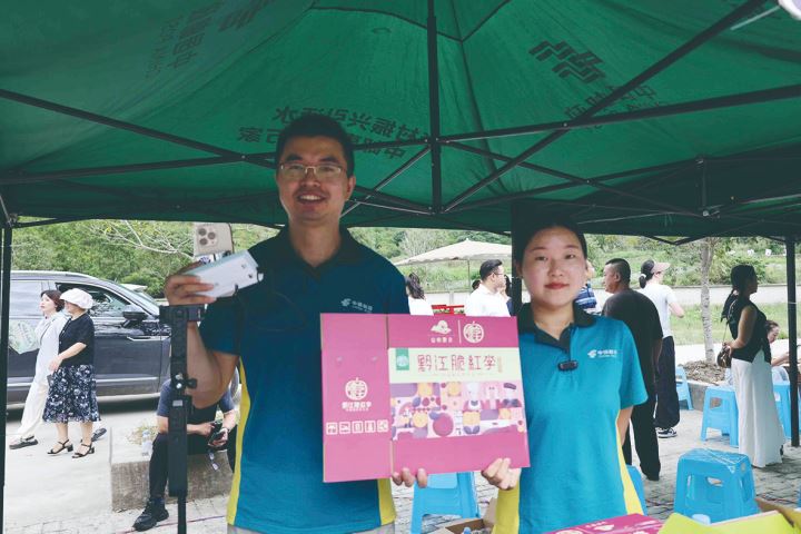 黔江脆红李搭上“数字快车”走向全国