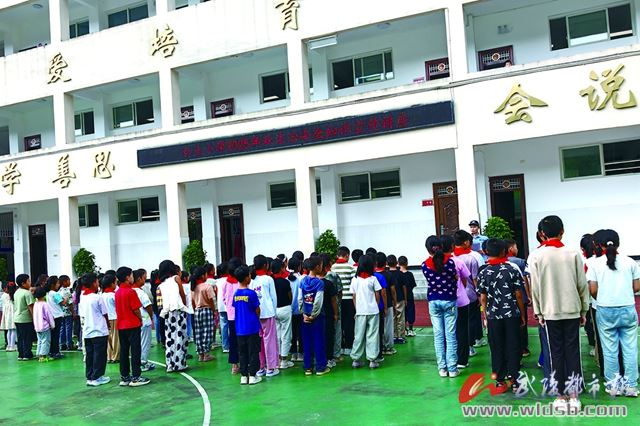 送法进校园陪伴成长路