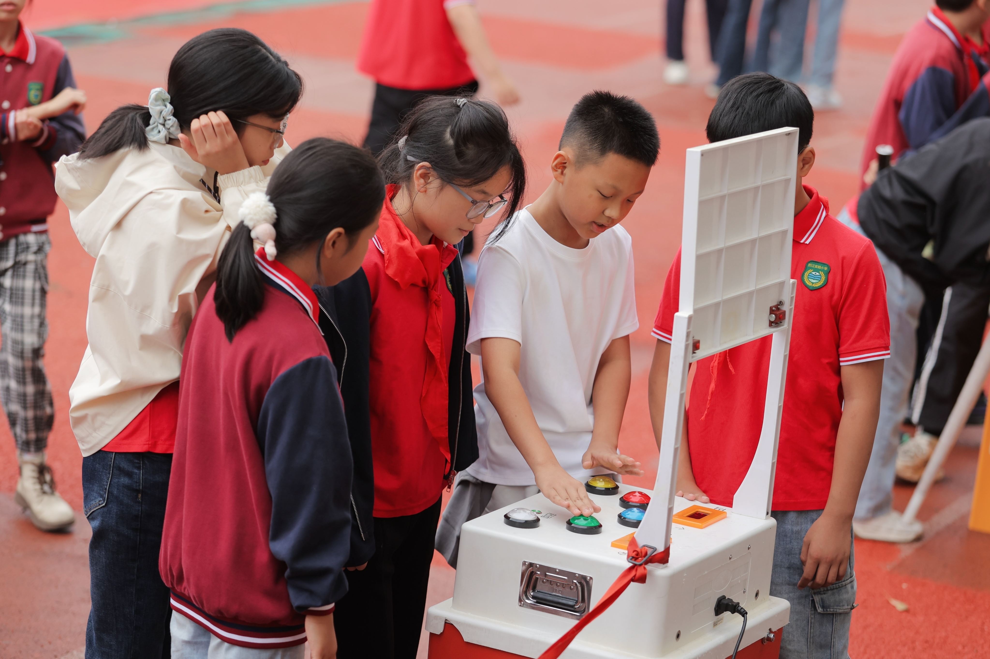 点亮孩子科技梦想“科普大篷车渝州行”走进实验小学