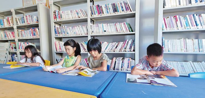 书香伴成长暑期充电忙蓬东乡新时代文明实践服务中心成学生家门口的文化充电站
