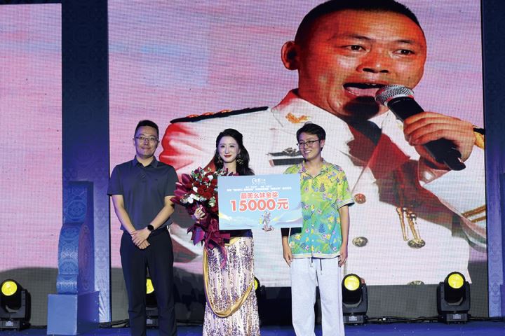 追足“俏幺妹”争霸“村歌王”