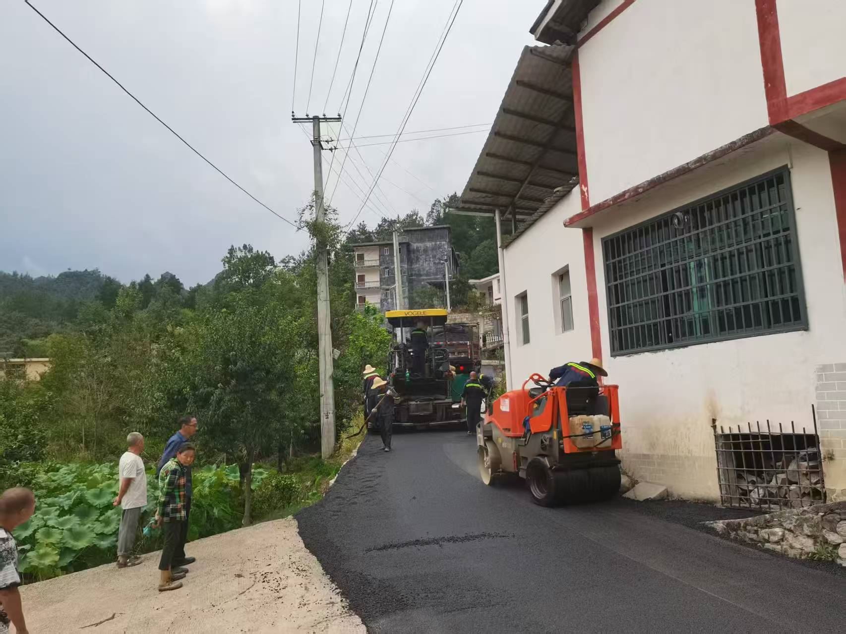 “烦心路”变“舒心路”居民告别“出行颠簸之苦”