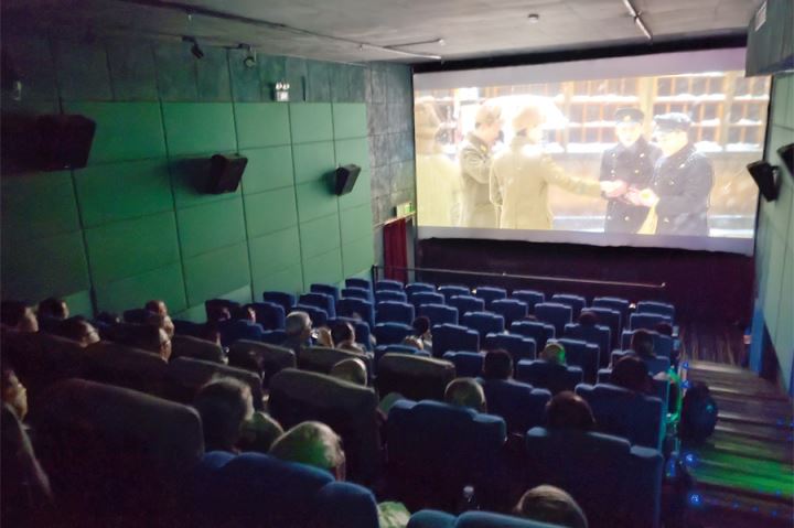 城南街道组织集中观看爱国主义影片