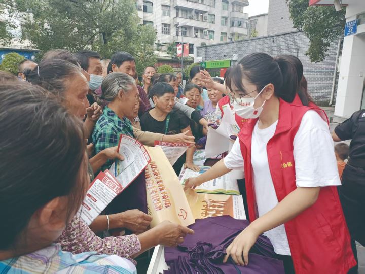 “暖心政务”绘就山乡幸福底色<br>