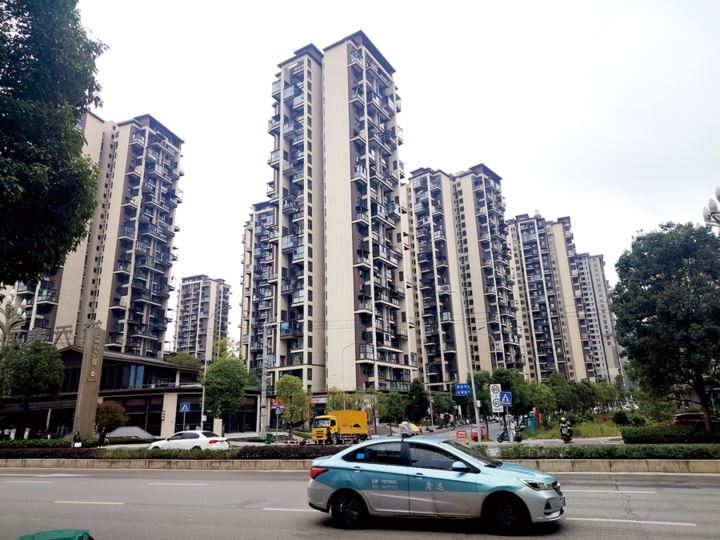 蝶变启新程宜居谱华章黔江城区建设跑出民生加速度