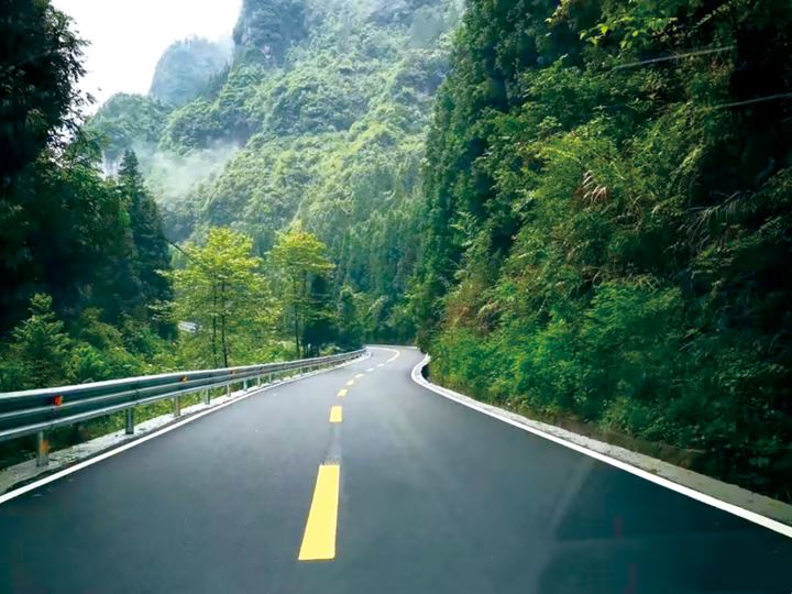 “1小时交通圈”激活乡村振兴新引擎黔江偏远乡镇驶入发展快车道