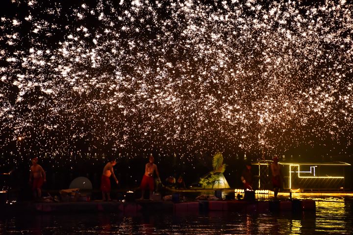 璀璨光影扮靓千年古镇