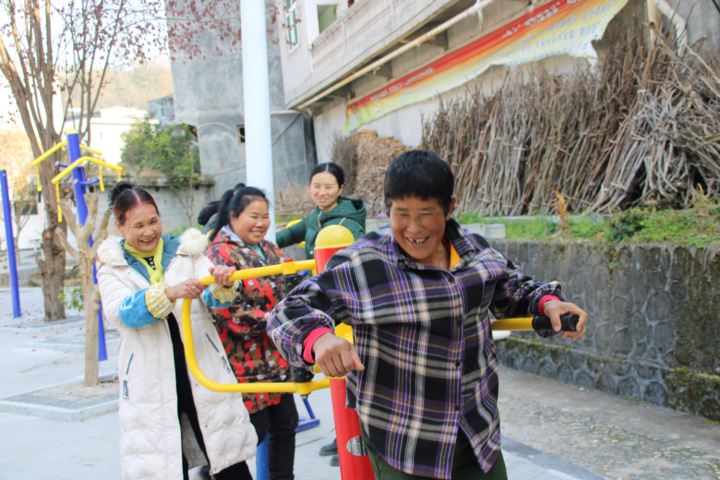 白土乡“铁脚板”踏出民生暖流