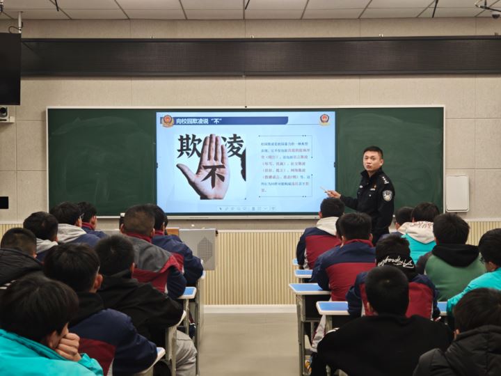 城东派出所开展法治护航主题宣讲活动