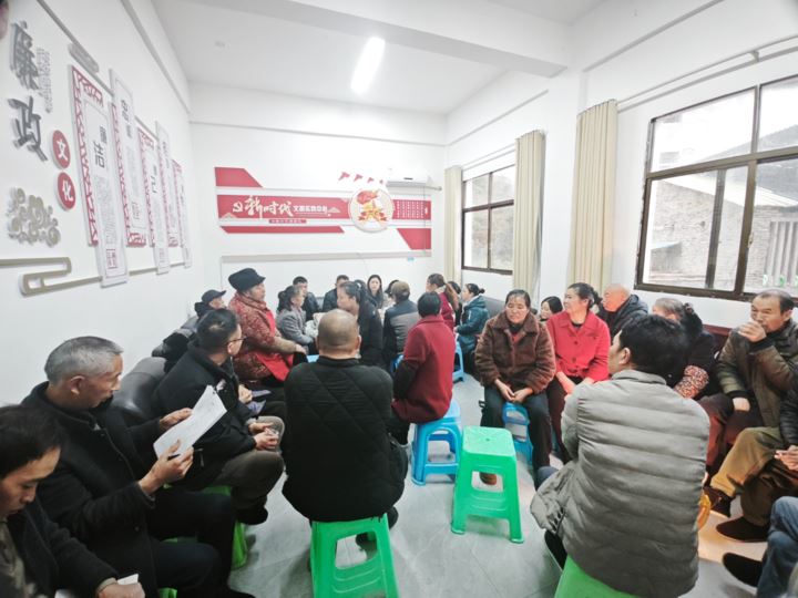 邻鄂镇：党的二十届四中全会精神宣讲进社区