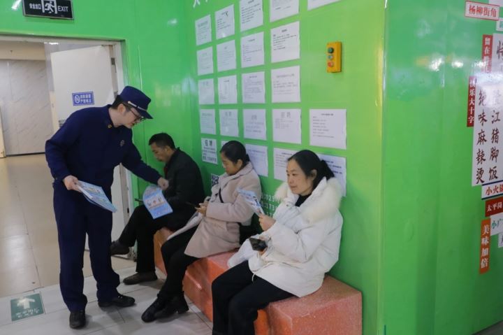 黔江消防持续开展冬季防火宣传