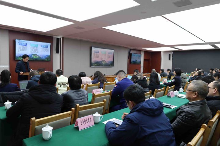 区行政服务中心召开2025年度述职评议工作会议