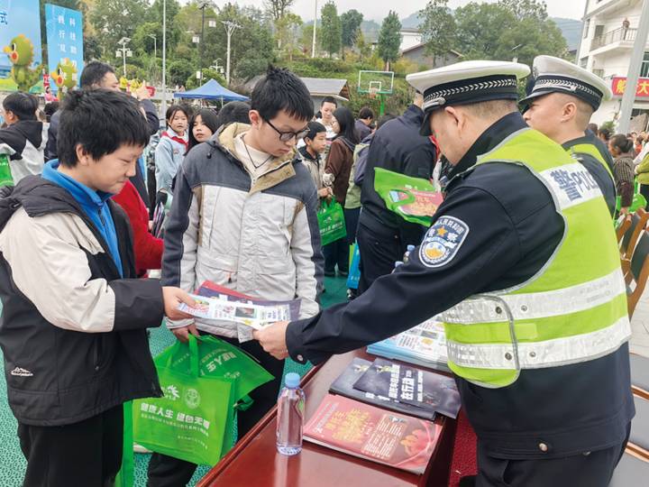 以“三心”筑根基为新城擎未来——记黔江区公安局交通管理支队正阳大队